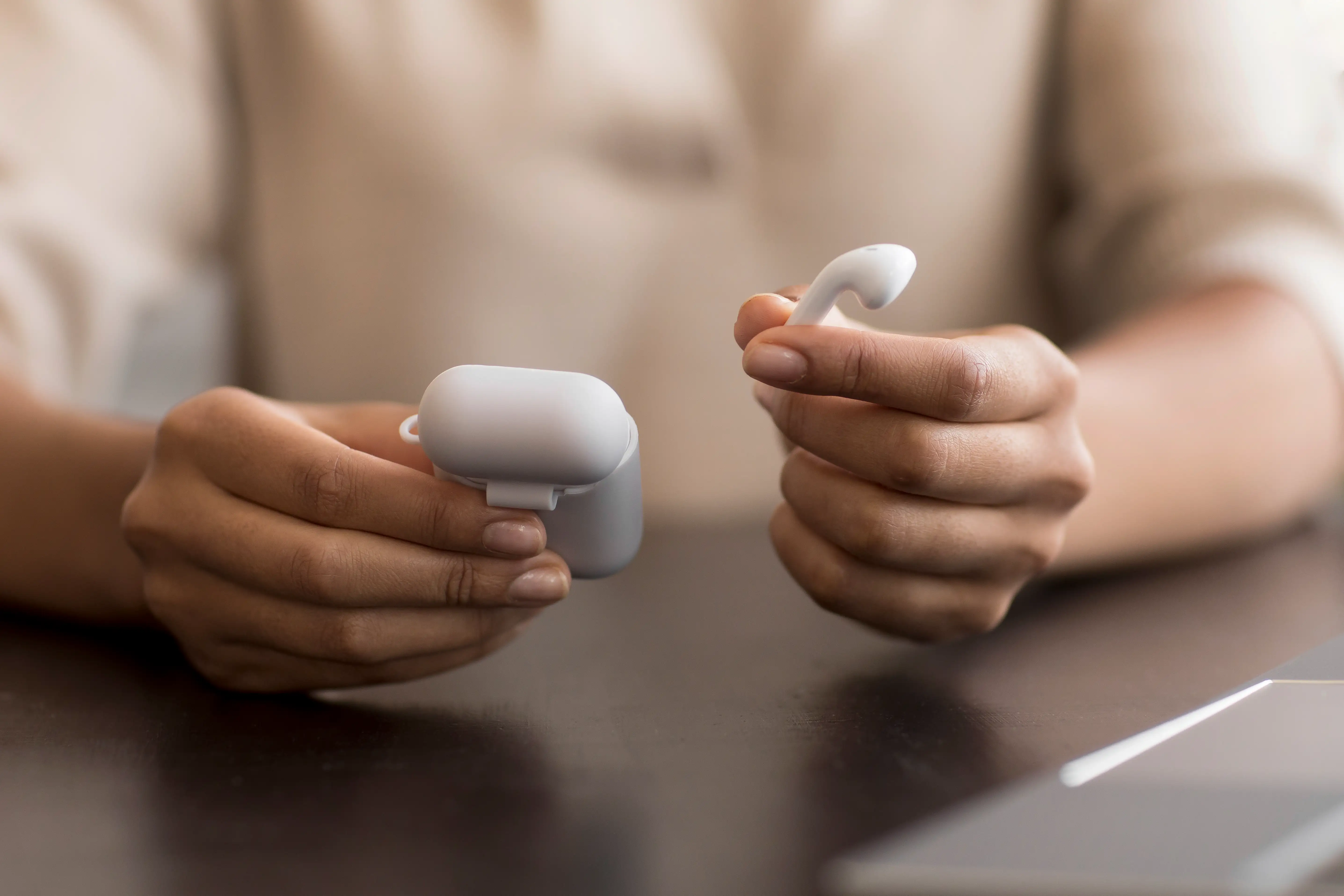 hands-holding-wireless-earphones-case